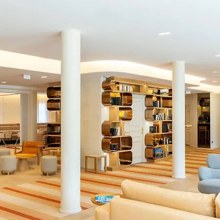 Grand Hotel Le Plessis-Robinson