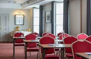 Hotel Grand Le Plessis-Robinson