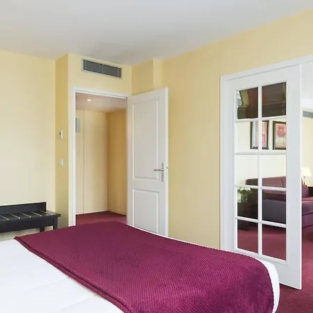 Hotel Grand Le Plessis-Robinson