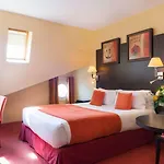 Grand Hotel Le Plessis-Robinson