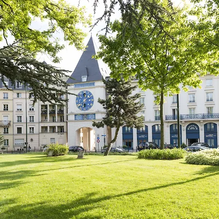 普莱西斯大酒店 酒店 勒普莱西-罗班松