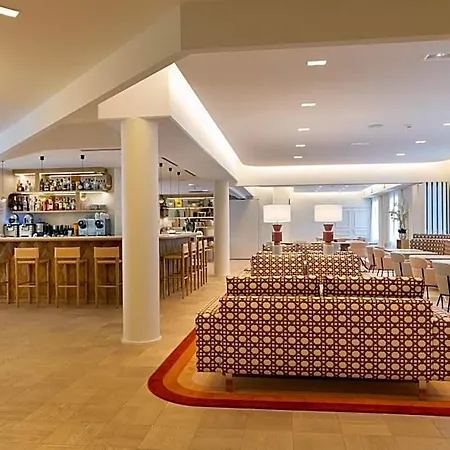 Hotel Grand Le Plessis-Robinson