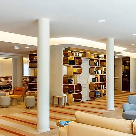 Grand Hotel Le Plessis-Robinson