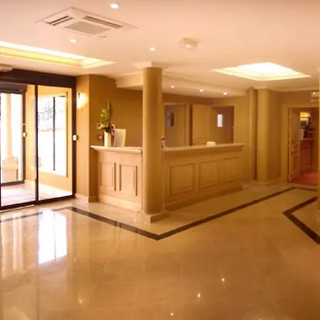 호텔 Grand 4*