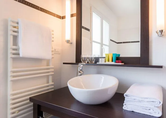 Grand Hotel Le Plessis-Robinson