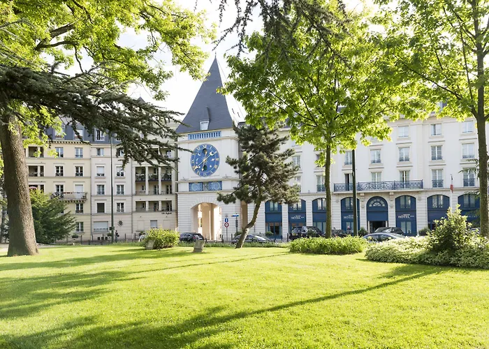 Grand Hotel Le Plessis-Robinson