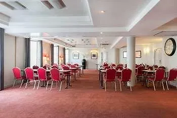 普莱西斯大酒店 4* 勒普莱西-罗班松